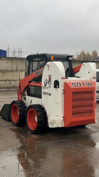 МИНИ ПОГРУЗЧИК с бортовым поворотом SDTW TWS 45, двигатель XINCHAI C498BPG, грузоподъемность 800 кг