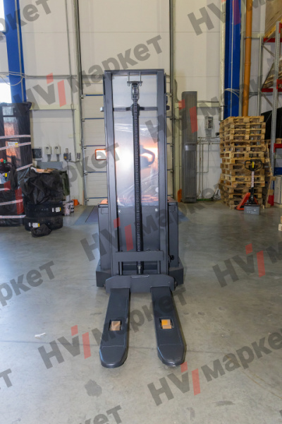 Самоходный штабелер Noblelift PSB12 One-stage mast (В-1600мм), грузоподъемность 1200 кг, общая ширина вил 570/685 мм, тип питания АКБ