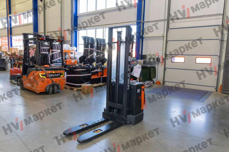 Самоходный штабелер Noblelift PSB12 Duplex mast (В-3200мм), грузоподъемность 1200 кг, общая ширина вил 570/685 мм, тип питания АКБ