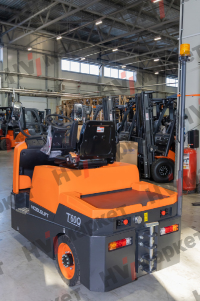Самоходный Тягач для склада/производства Noblelift T60Q 6000kg (Литий 200Ач + 100Ач, blue light and rearview mirror, walkie mode button, optional Controller Curtis F4A and display, Seat armrest), грузоподъемность 6000 кг, тип питания АКБ, напряжение 48 В