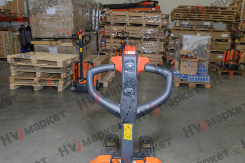 Тележка самоходная Noblelift PTE15Q2-A 1500 кг, 540/685 * 1150 мм, одинарный ролик, литий-ионный аккумулятор 24 В / 50 Ач, зарядное устройство на 12 А, китайский контроллер, без стабилизаторов, грузоподъемность 1500 кг