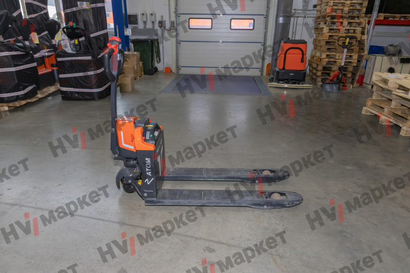 Тележка самоходная Noblelift PTE15Q2-A 1500 кг, 540/685 * 1150 мм, одинарный ролик, литий-ионный аккумулятор 24 В / 50 Ач, зарядное устройство на 12 А, китайский контроллер, без стабилизаторов, грузоподъемность 1500 кг