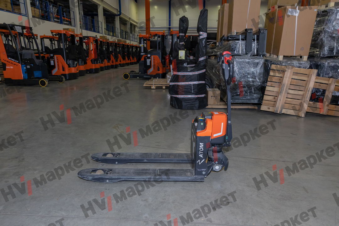 Тележка самоходная Noblelift PTE15Q2-A 1500 кг, 540/685 * 1150 мм, одинарный ролик, литий-ионный аккумулятор 24 В / 50 Ач, зарядное устройство на 12 А, китайский контроллер, без стабилизаторов, грузоподъемность 1500 кг