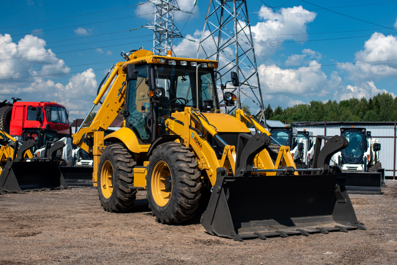 Экскаватор-погрузчик XGMA XG765H-4TX (M), мощность двигателя 101 л.с., эксплуатационная масса 10 600 кг.