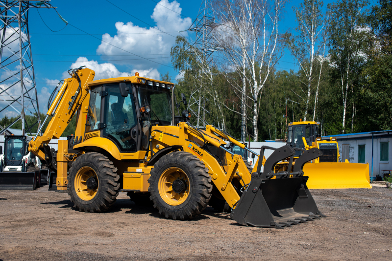 Экскаватор-погрузчик XGMA XG765H-4TX (M), мощность двигателя 101 л.с., эксплуатационная масса 10 600 кг.