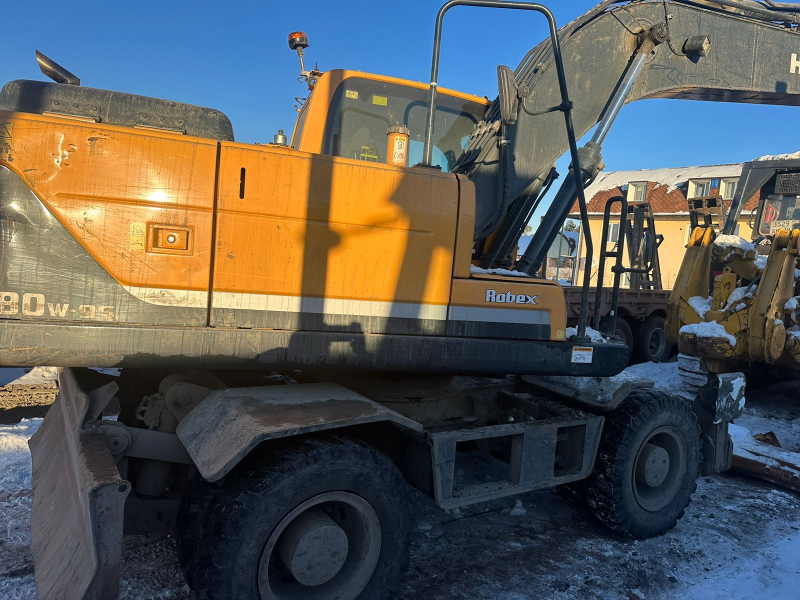 Экскаваторы HYUNDAI R180* Экскаватор колесный