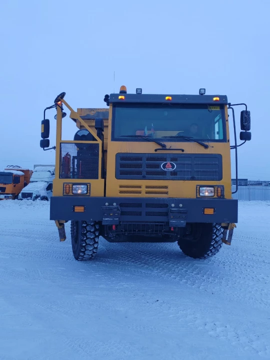 Тягачи и самосвалы LGMG MT106H 6x4 Карьерный самосвал