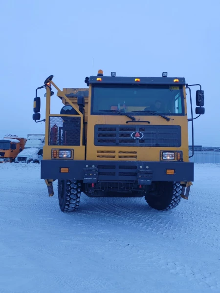 Тягачи и самосвалы LGMG MT106H 6x4 Карьерный самосвал