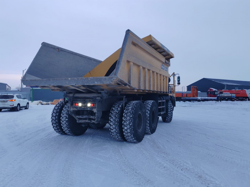 Тягачи и самосвалы LGMG MT106H 6x4 Карьерный самосвал