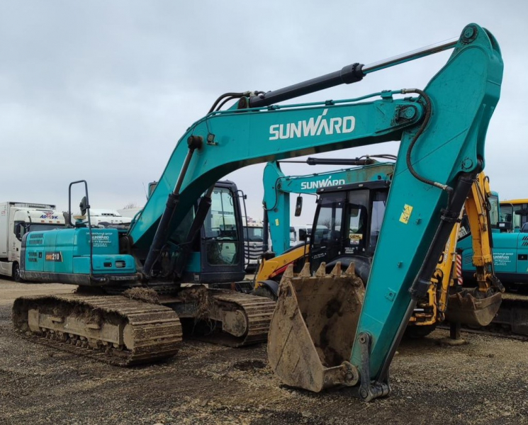 Экскаваторы Sunward SWE210 Экскаватор