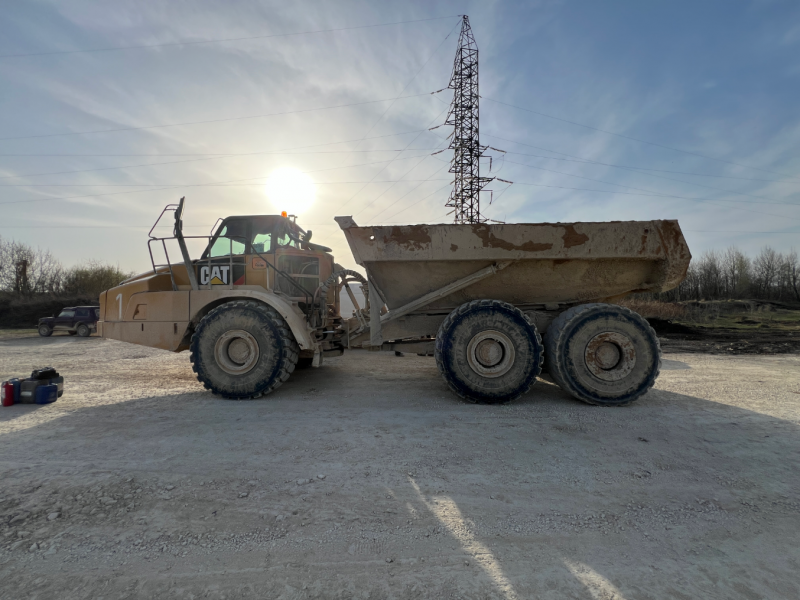 САМОСВАЛ CATERPILLAR, 745
