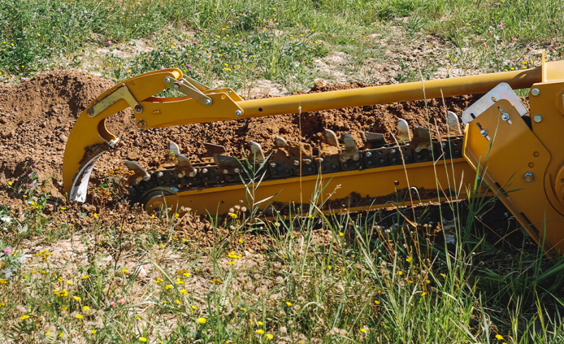 Траншеекопатель Delta TR900 на мини-погрузчик Bobcat для грунта