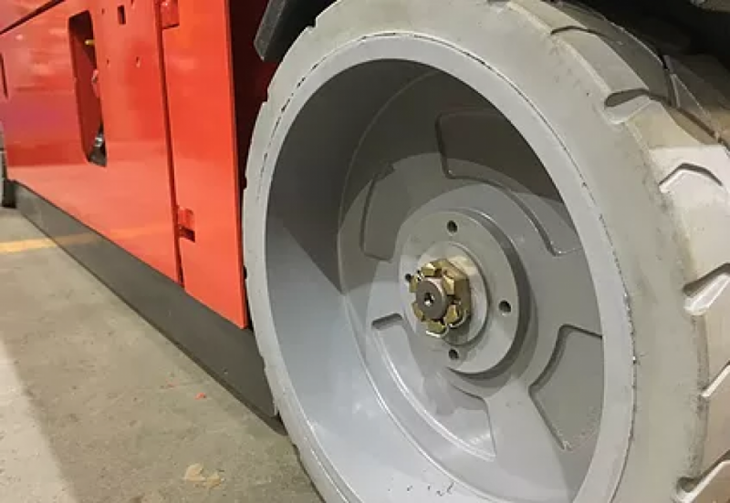 Ножничный подъемник Noblelift SC10H SE, грузоподъемность 450 кг, рабочая высота 8 м