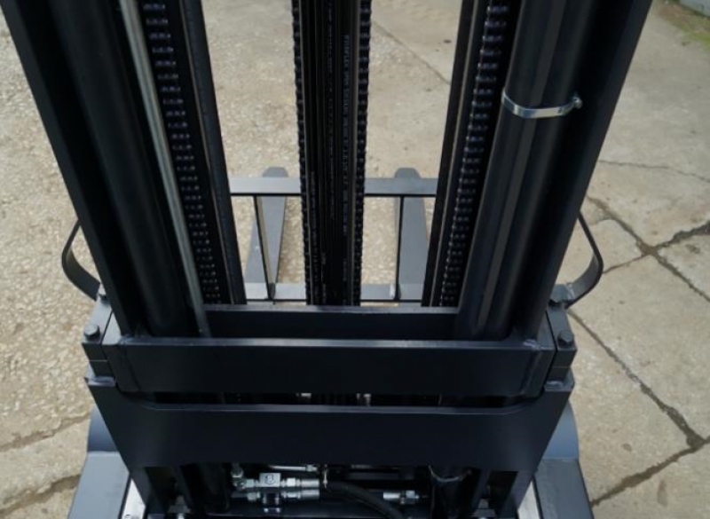 Ричтрак Noblelift RT16B Triplex mast (FFL, В-4500мм), грузоподъемность 1600 кг, высота подъема 4500 мм, тип питания АКБ