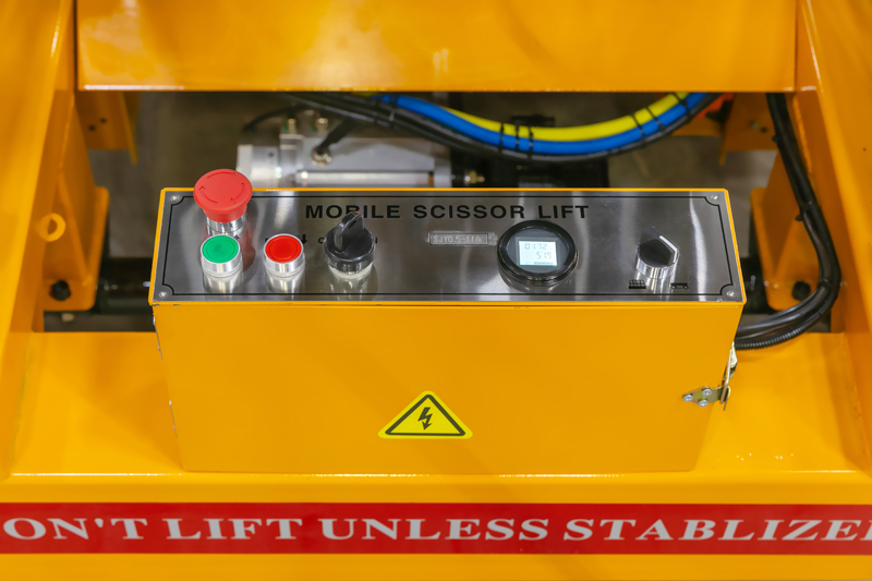 Подъемник ножничный самоходный SMARTLIFT 81-5024, грузоподъемность 500 кг, рабочая высота 12700 мм, тип питания DC (61 Ah)