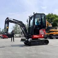 Мини-экскаватор QUADTRAC E22U PRO (2.2т, кабина, A/C, квикаплер, бур, 3 ковша, кондиционер)