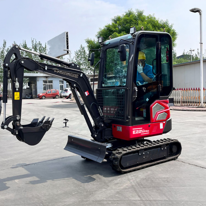 Мини-экскаватор QUADTRAC E22U PRO (2.2т, кабина, A/C, квикаплер, бур, 3 ковша, кондиционер)