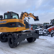 Мини-экскаватор QUADTRAC E130WH (12т, кабина, квикаплер, Желтый 2023 год)