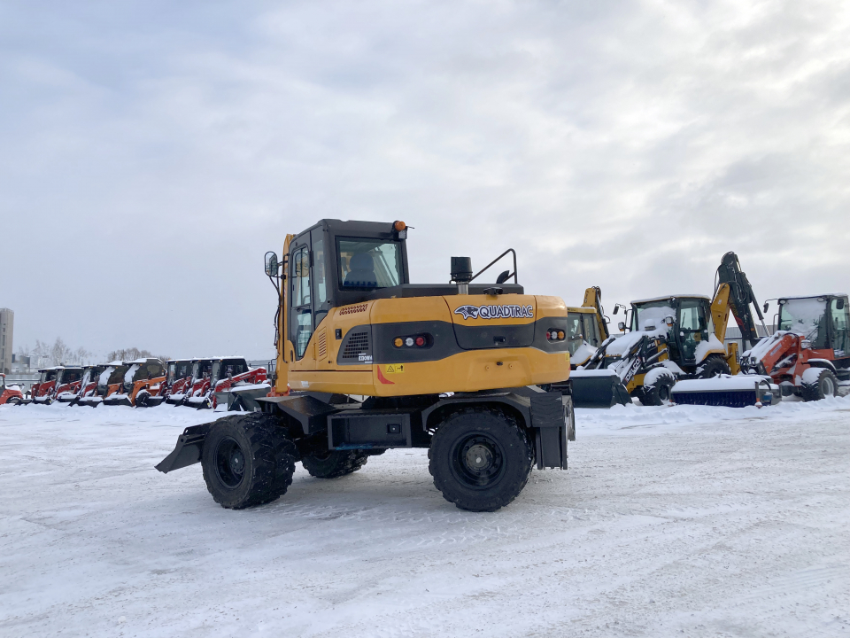 Мини-экскаватор QUADTRAC E130WH (12т, кабина, квикаплер, Желтый 2023 год)