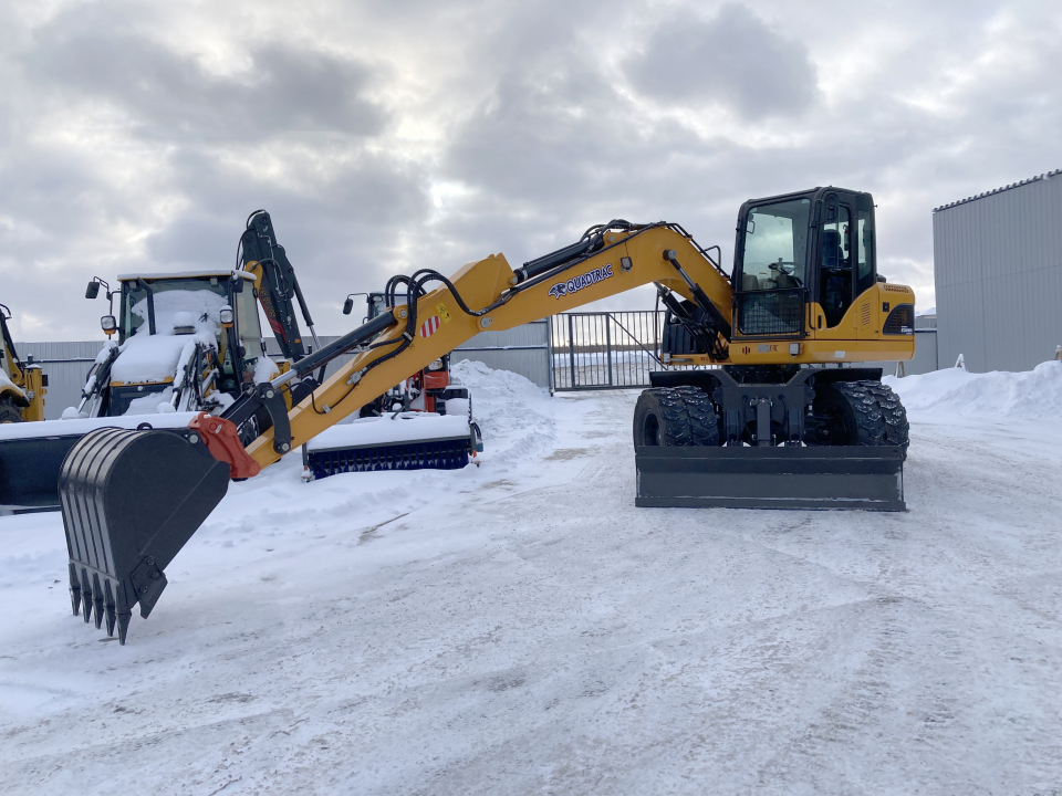 Мини-экскаватор QUADTRAC E130WH (12т, кабина, квикаплер, Желтый 2023 год)
