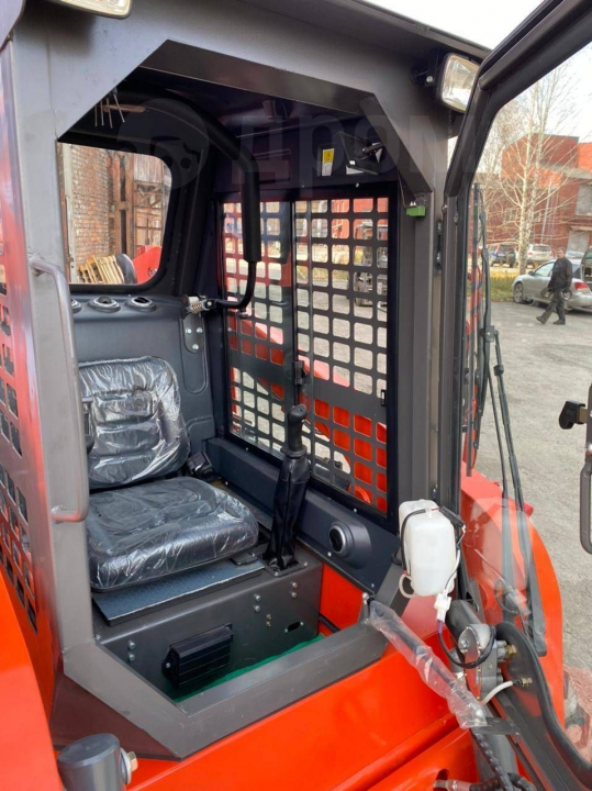 Мини-погрузчик QUADTRAC SSL85 (850 кг 2023 год), двигатель YANMAR (Япония), грузоподъемность 850 кг
