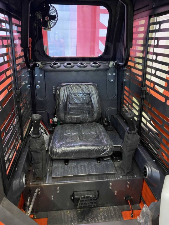 Мини-погрузчик QUADTRAC SSL85 (850 кг 2023 год), двигатель YANMAR (Япония), грузоподъемность 850 кг