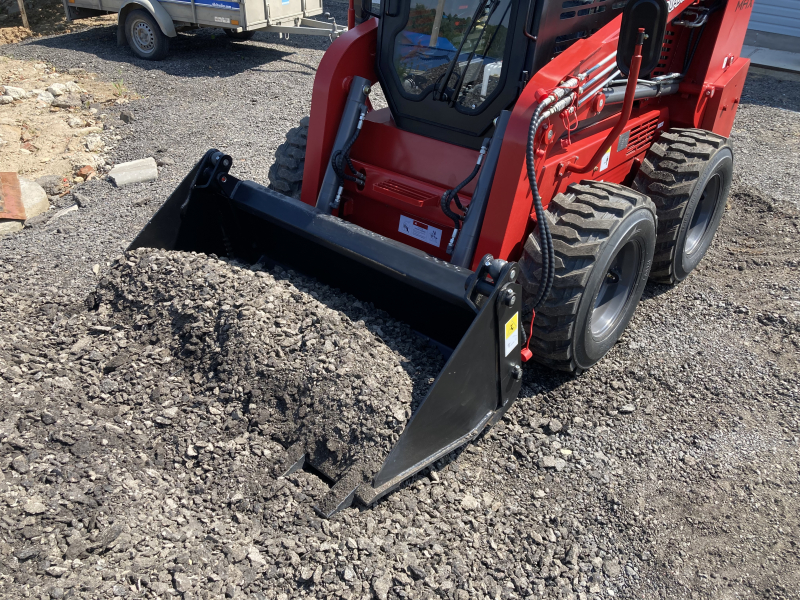 Мини-погрузчик QUADTRAC SSL95 MAX (950 кг кондиционер ковш 4-1), двигатель YANMAR (Япония), грузоподъемность 950 кг