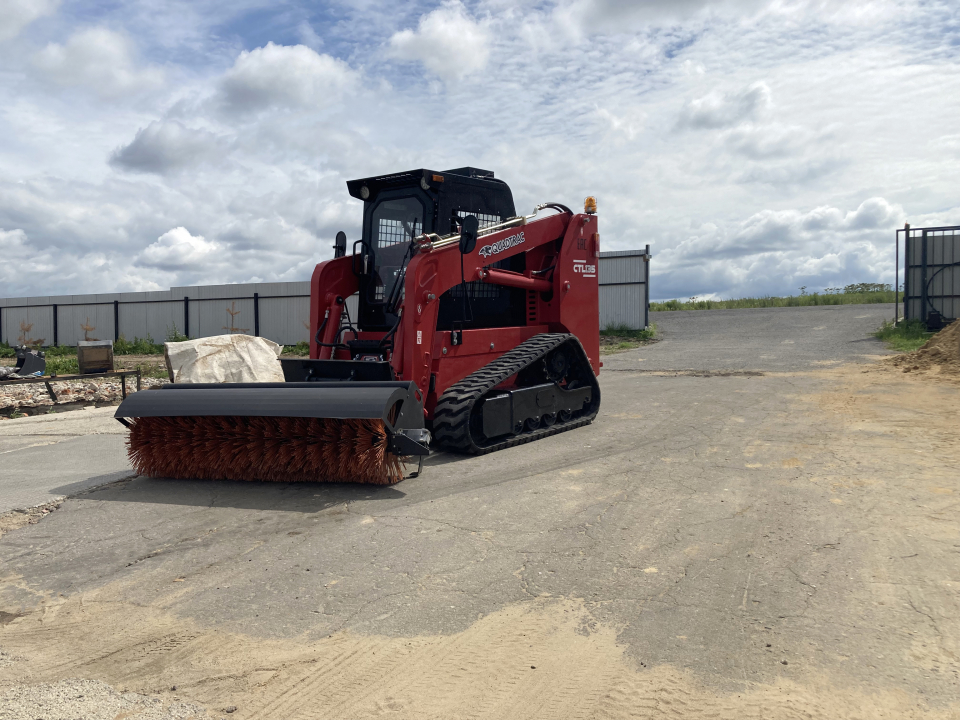 Мини-погрузчик QUADTRAC CTL135 (1300 кг (2024 г)), двигатель WECHAI 4.1, грузоподъемность 1350 кг