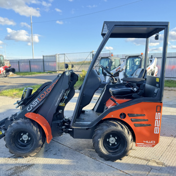 Мини-погрузчик CASTLOADERS 825D ИТАЛИЯ (Кабина LUXARY), двигатель KUBOTA D1105 (Япония), высота подъема 2980 мм