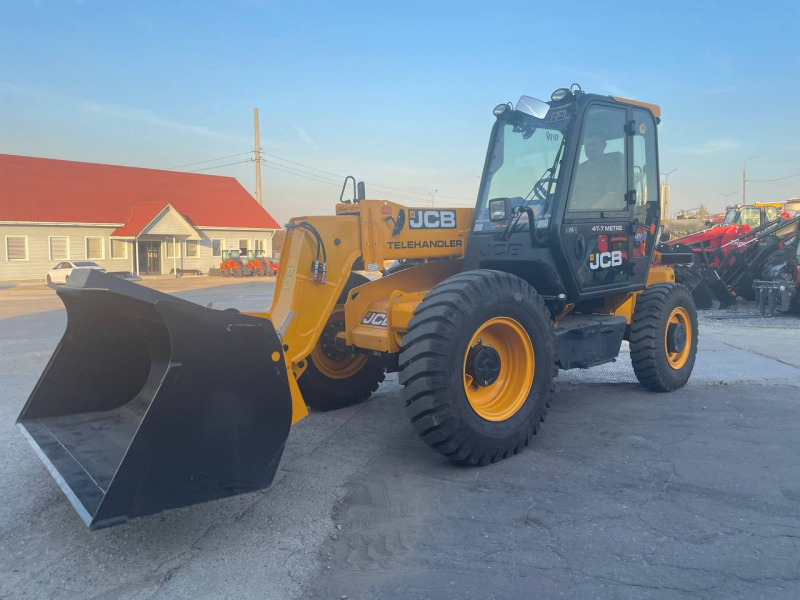 Телескопический погрузчик JCB 540-70, высота подъема 7 м, грузоподъемность 4т.