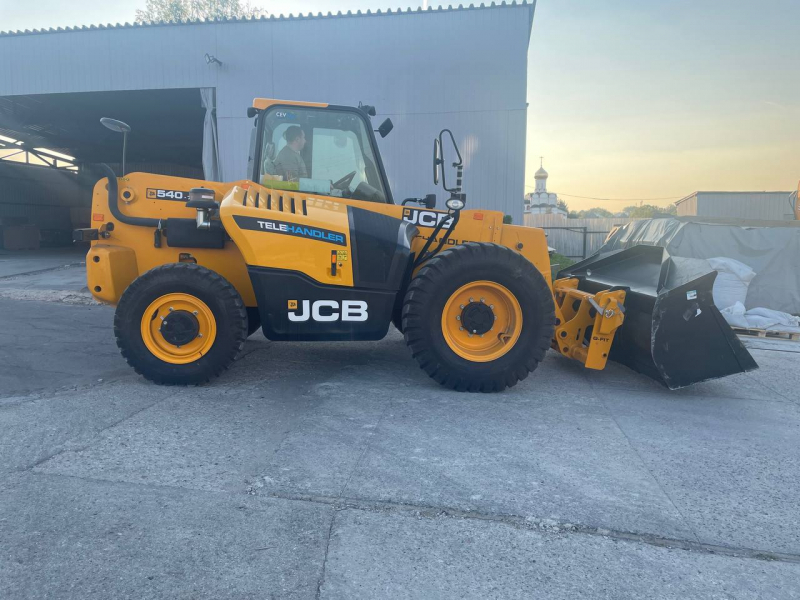 Телескопический погрузчик JCB 540-70, высота подъема 7 м, грузоподъемность 4т.