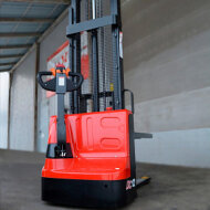 Самоходный штабелер OXLIFT 700078