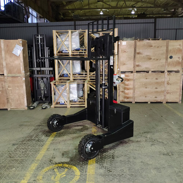 Самоходный штабелер для бездорожья OXLIFT 711096, тип питания Аккумуляторная батарея