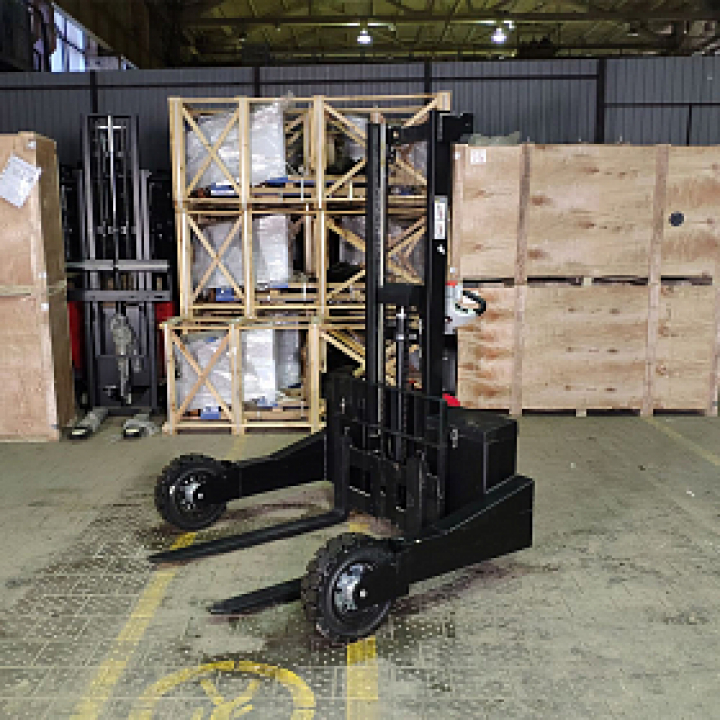 Самоходный штабелер для бездорожья OXLIFT 711096, тип питания Аккумуляторная батарея