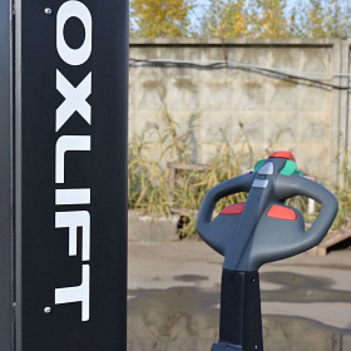 Самоходный штабелер с платформой оператора OXLIFT 790943