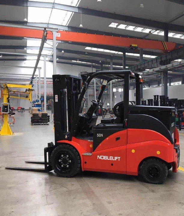 Электрический вилочный погрузчик Noblelift FE4P50N Triplex mast (Литий 554Ач, FFL, В-5000мм), высота подъема 5000 мм, грузоподъемность 5000 кг, ширина вил 150 мм