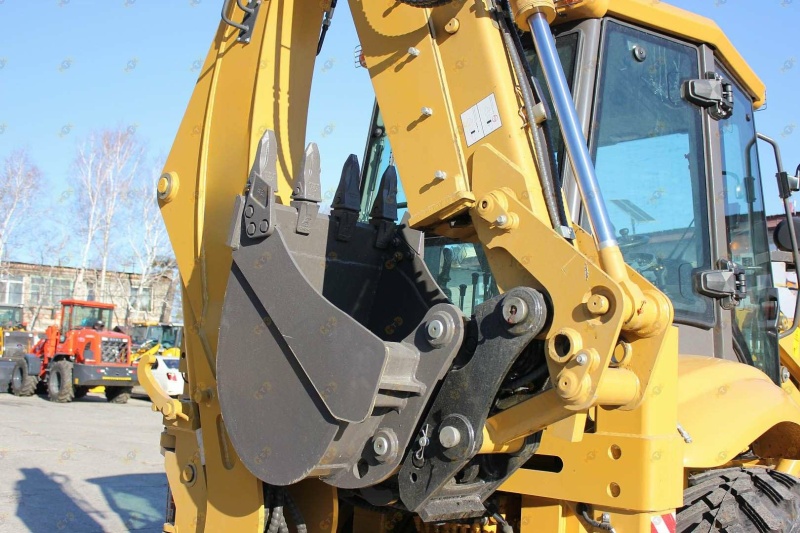 Экскаватор-погрузчик MTK T24/24, мощность двигателя 105 кВт