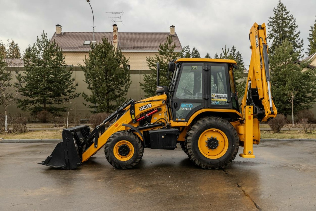 Экскаватор-погрузчик JCB 3DX Super (Индия), мощность двигателя 55 кВт, эксплуатационная масса 8150 кг