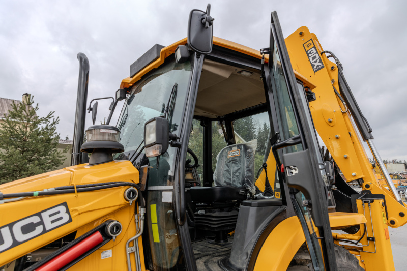 Экскаватор-погрузчик JCB 3DX Super (Индия), мощность двигателя 55 кВт, эксплуатационная масса 8150 кг