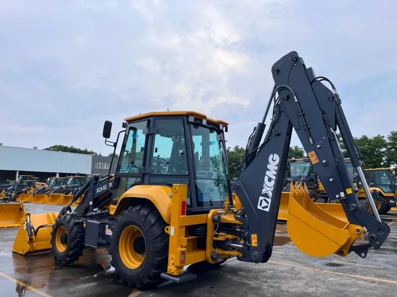 Экскаватор-погрузчик XCMG XC8-S2570, эксплуатационная масса 8,6 т