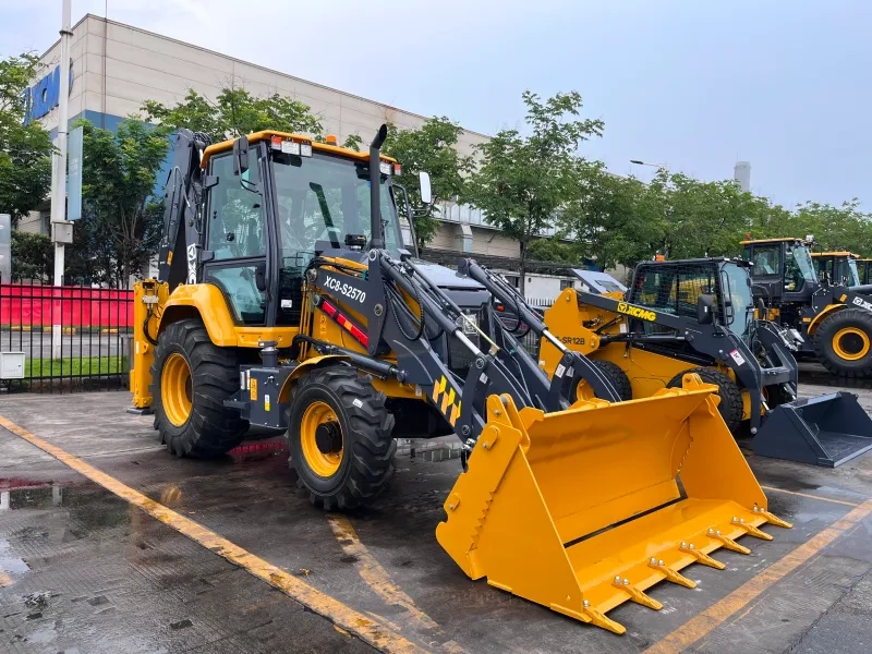 Экскаватор-погрузчик XCMG XC8-S2570, эксплуатационная масса 8,6 т