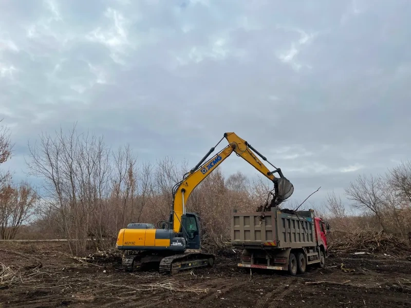 Экскаватор гусеничный XCMG XE215C PERKINS