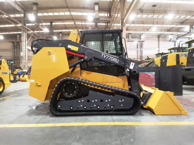 Мини-погрузчик XCMG TV770RU, двигатель YANMAR, грузоподъемность 1,360 т
