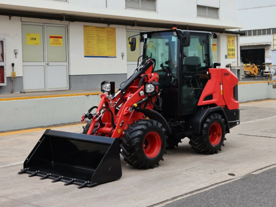 Фронтальный погрузчик Lonking CDM908A, двигатель Kubota, грузоподъемность 800 кг