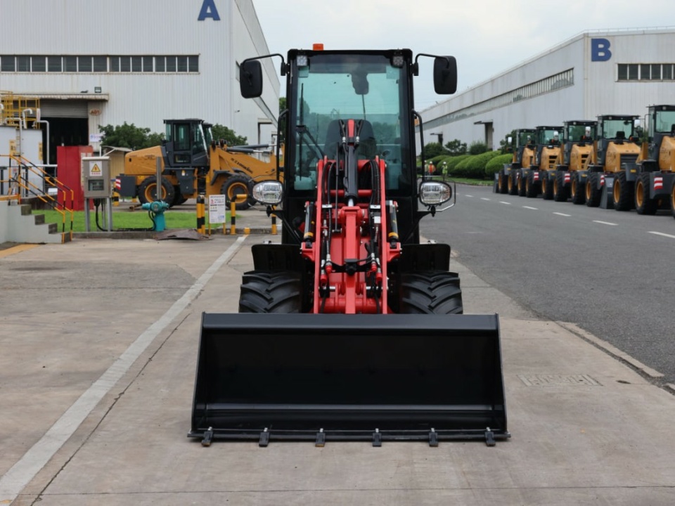 Фронтальный погрузчик Lonking CDM908A, двигатель Kubota, грузоподъемность 800 кг