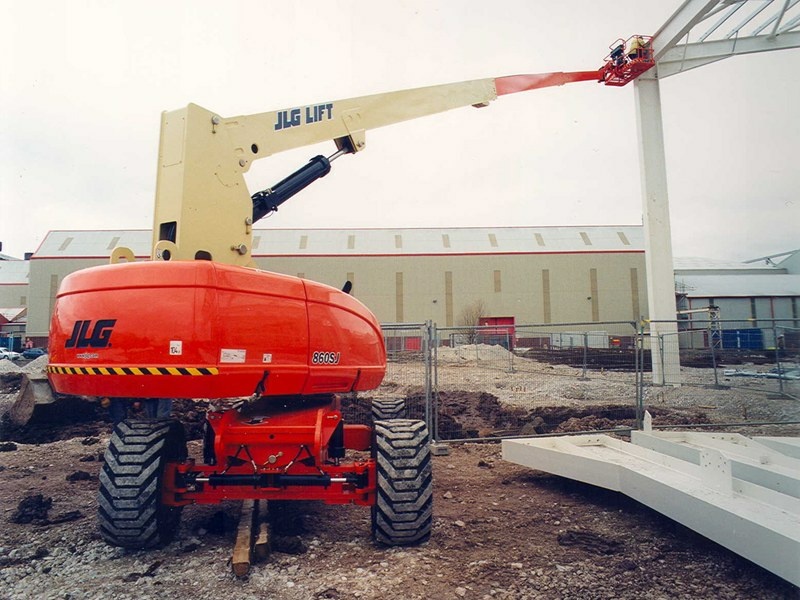 Телескопический подъемник JLG 860SJ, грузоподъемность 340 кг