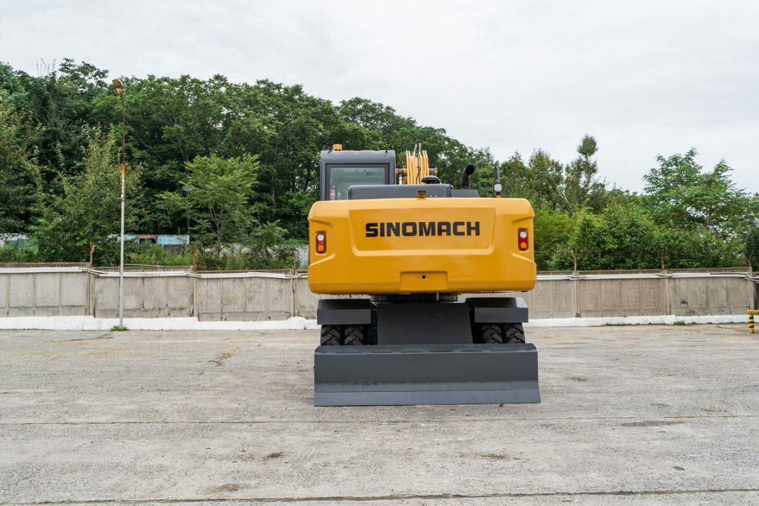Колесный экскаватор SINOMACH GHT160W, эксплуатационная масса 15000 кг