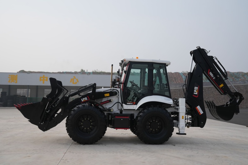 Экскаватор-погрузчик SADIN 388K-K, эксплуатационная масса 9800 ± 50 кг