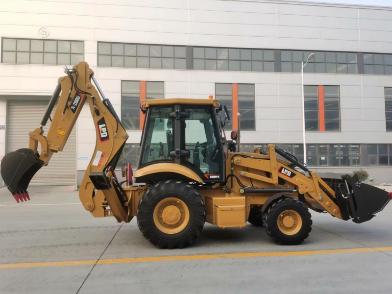 Экскаватор-погрузчик SADIN 388N-K, эксплуатационная масса 8100 ± 50 кг