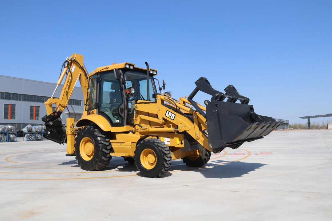 Экскаватор-погрузчик SADIN 388T-K, эксплуатационная масса 8200 ± 50 кг